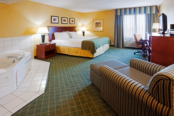 Holiday Inn Express & Suites COON RAPIDS-BLAINE AREA (Coon Rapids)